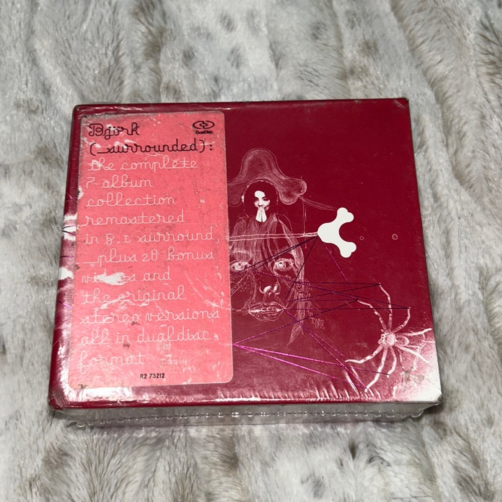 Bjork - SURROUNDED. 7 disc box set [Dualdisc, 5.1 mixes; CD/DVD]
